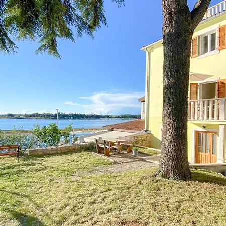 Bonazza Novigrad (Istria)